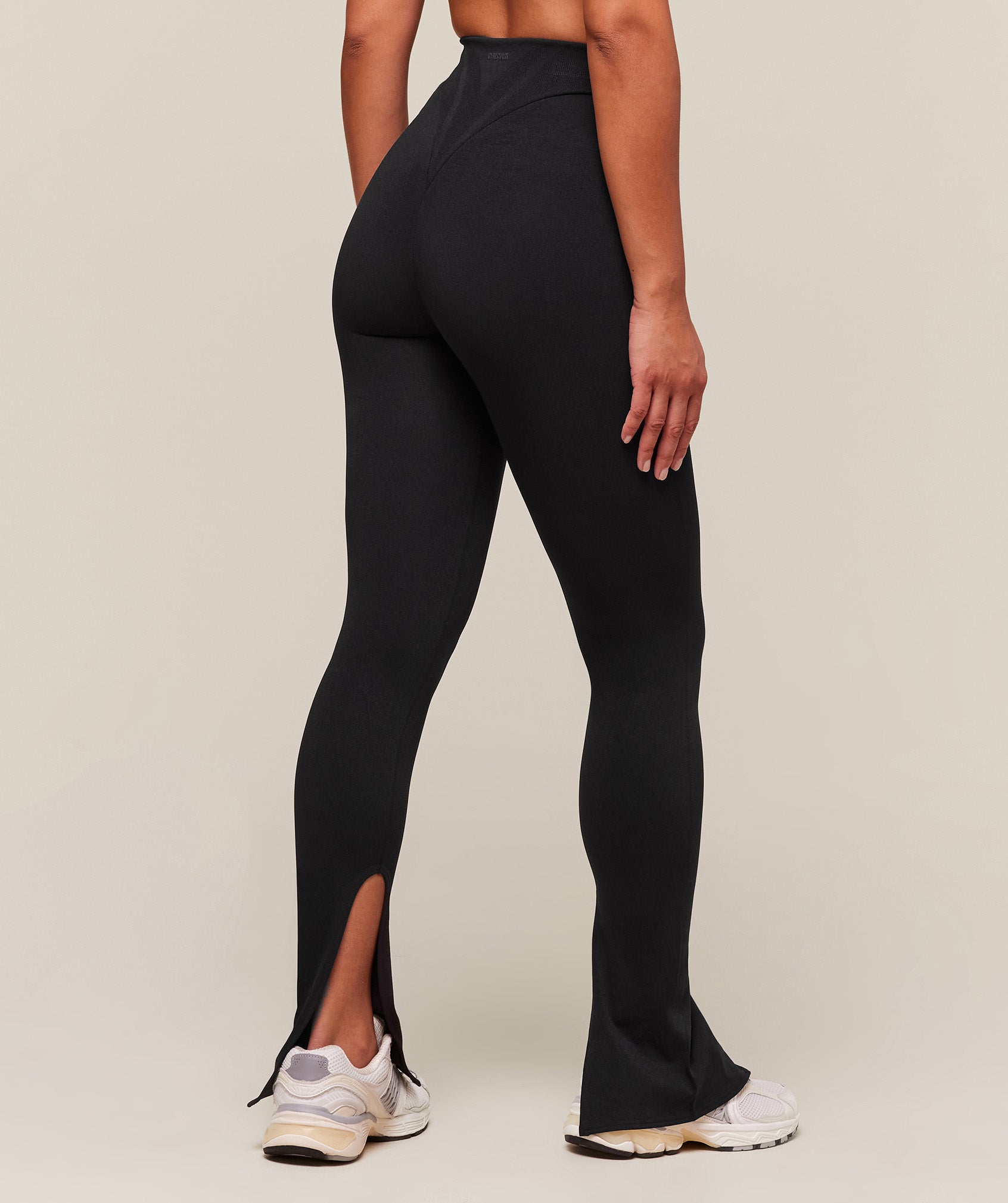 everywear Warp Knit Flare Leggings B1C8O-990 - Image 2